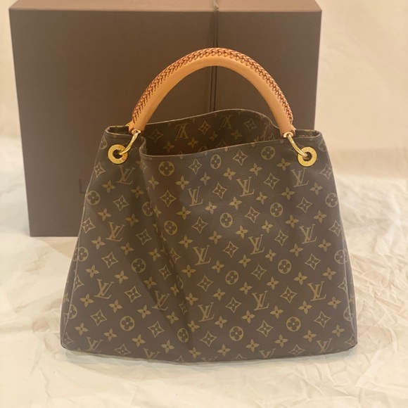 Louis Vuitton Artsy MM Tote - Picture 13 of 14